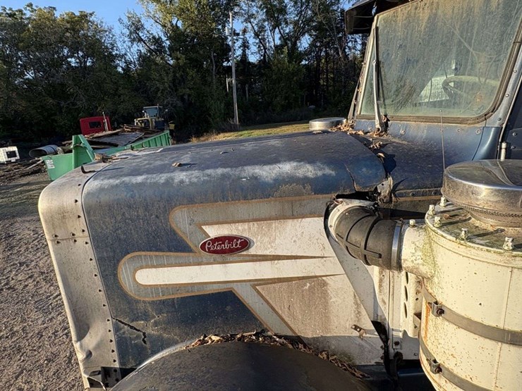 1977-peterbilt-359-image-16