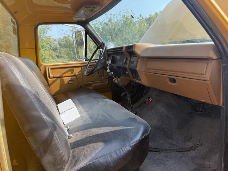 1980-ford-f800-image-34