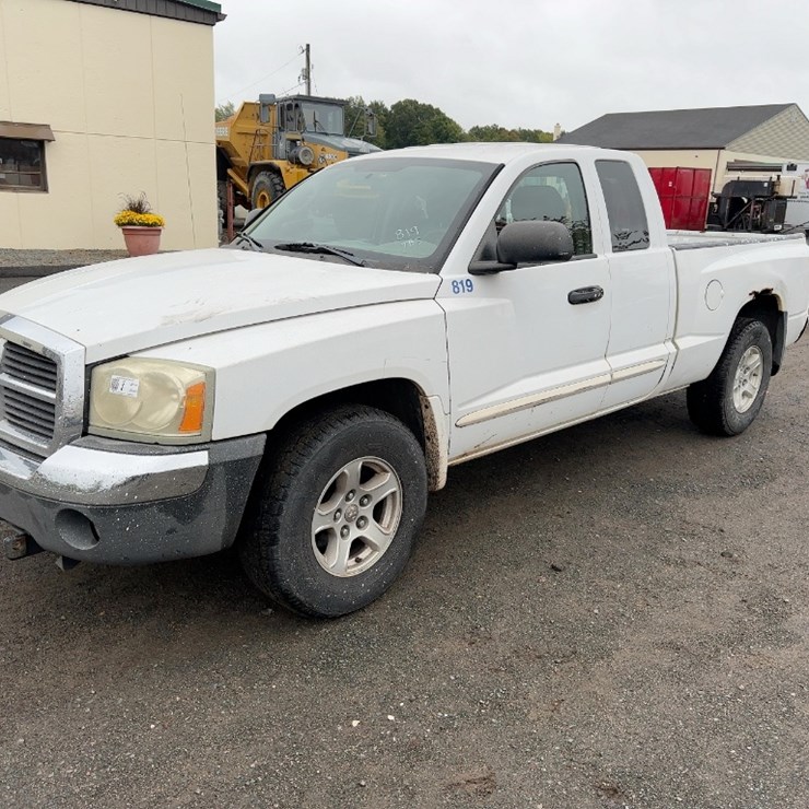 2005 DODGE DAKOTA SLT