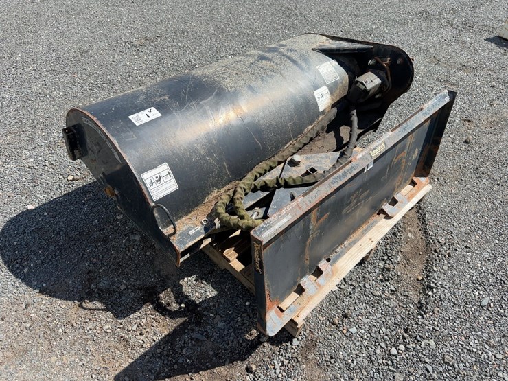 bradco-48"-sweeper-image-2