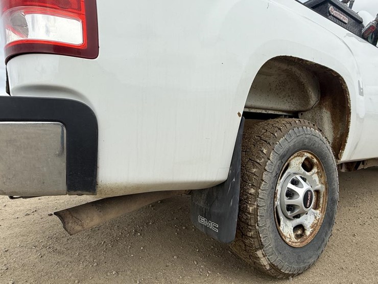 2011-gmc-2500hd-image-27