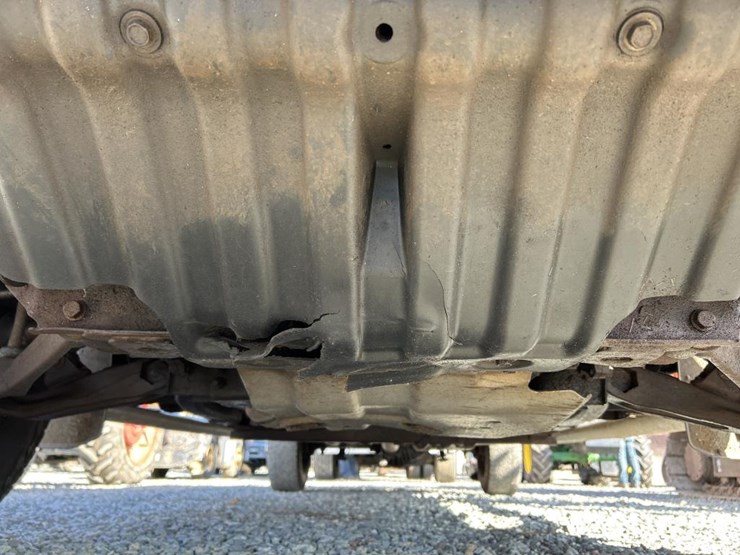 2005-gmc-2500-image-32