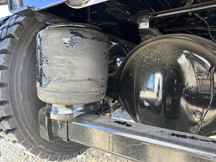 2025-kenworth-t880-image-80