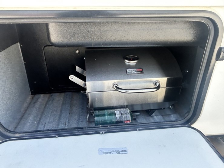 2023-ford-e450-image-35