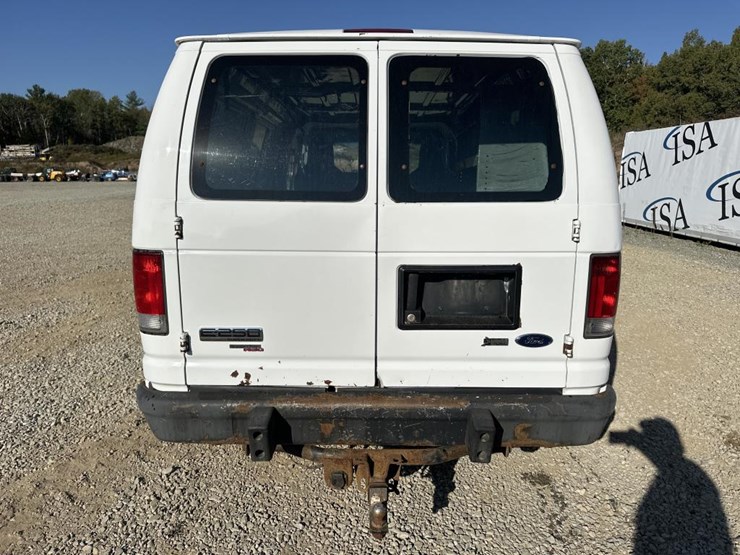 2014-ford-e250-image-4