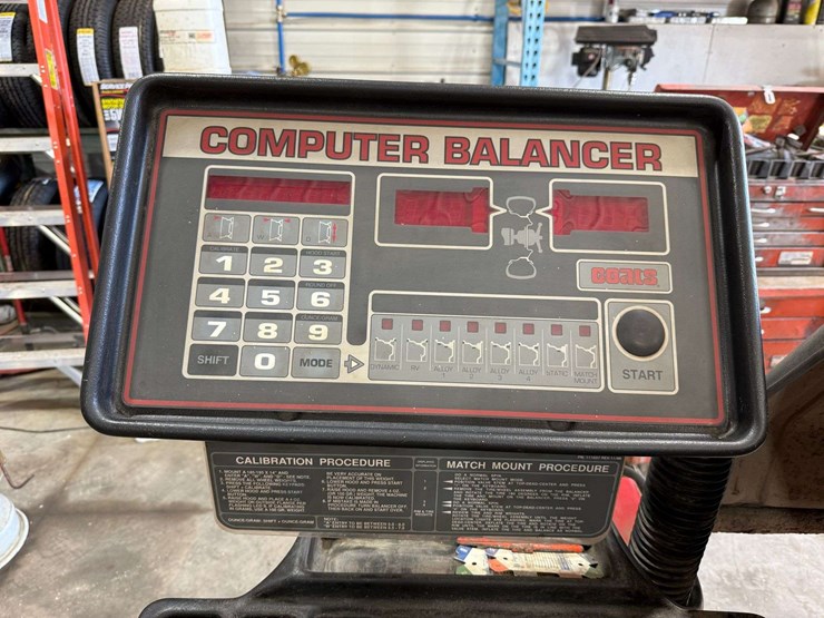 coats-model-1025-direct-drive-tire-balancer,-220v,-3-phase-image-2