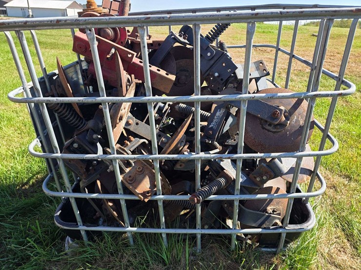 crate-full-of-yetter-closes-off-dmi-applicator-and-some-misc-hubs,-believed-to-be-approx-19,-buying-image-1