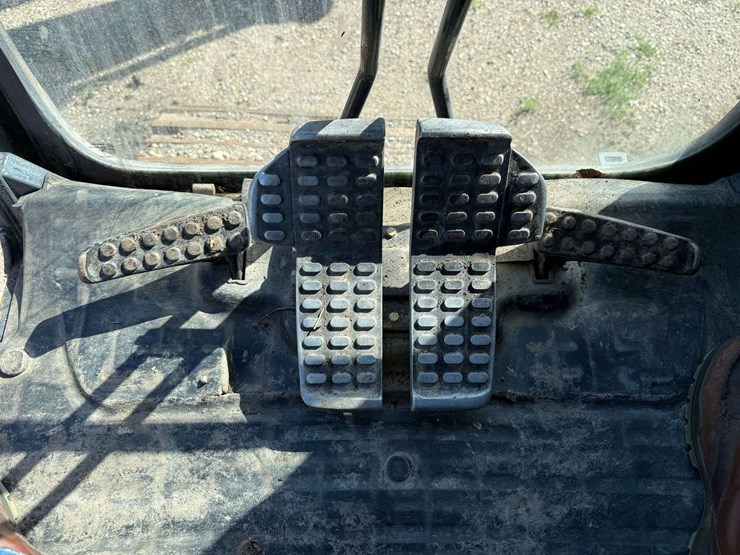 deere-225d-lc-image-31