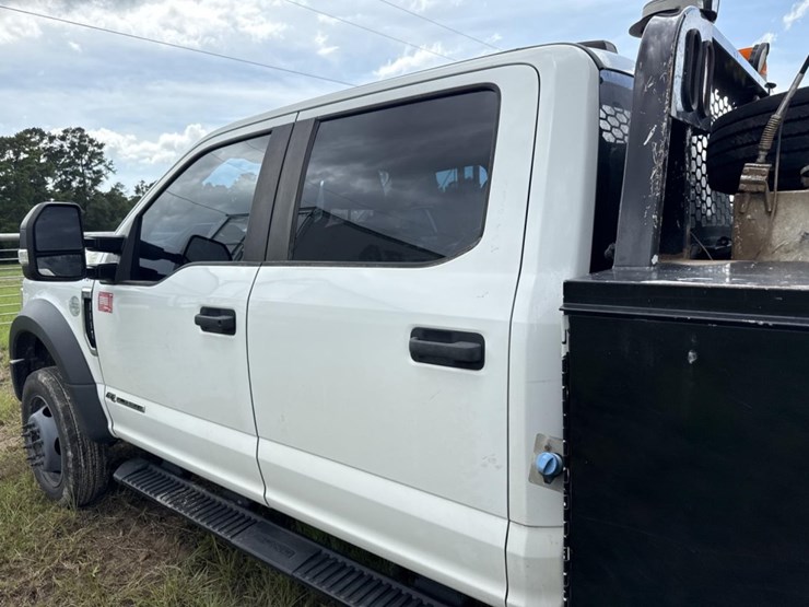 2020-ford-f550-image-17