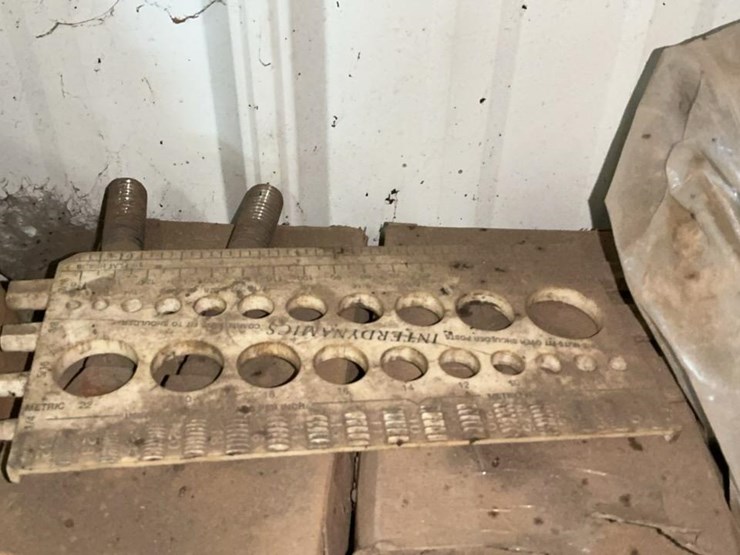 #120-•-coarse-thread-bolts-rack-and-contents-image-77