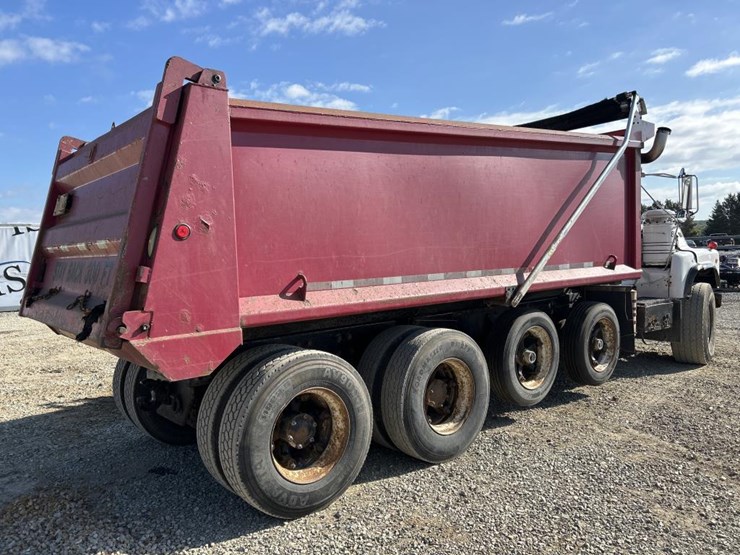 1995-mack-dm690s-image-5