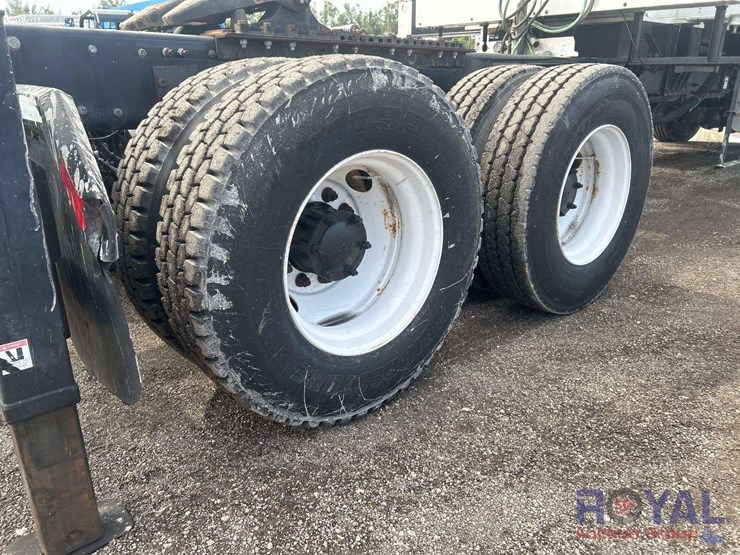 2011-mack-gu713-granite-cooper-tm-1882-18-ton-crane-truck-image-30