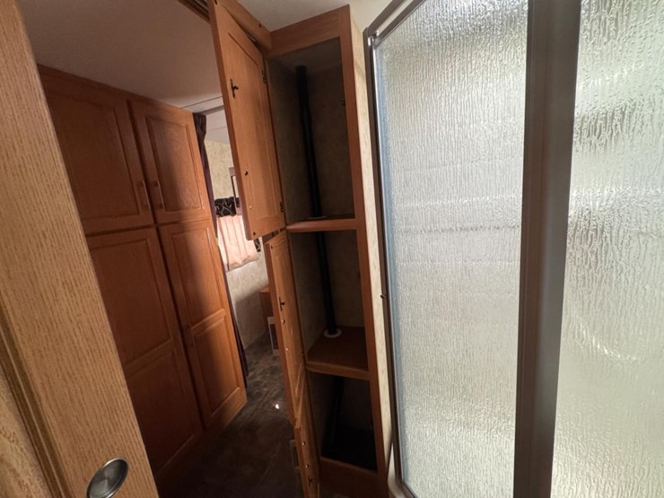 #2285-•-2010-keystone-bullet-250rks-camper-image-47