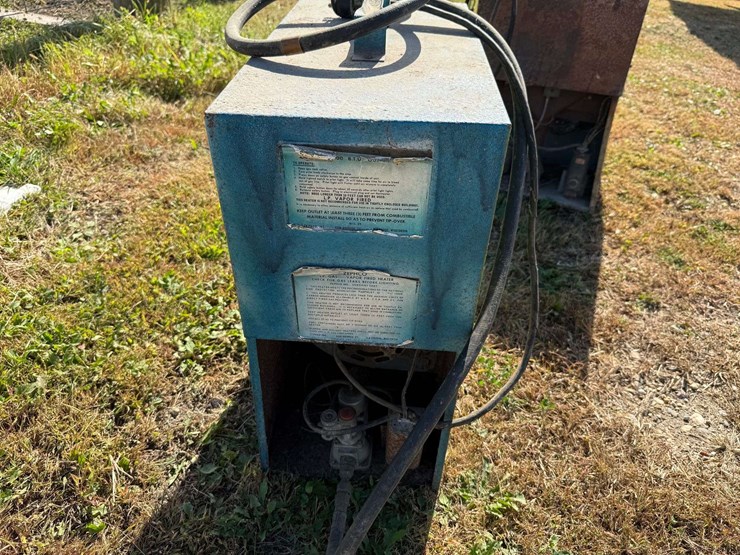 lb-white-heater,-with-regulator,-in-working-condition.-this-item-is-located-in-south-dakota,-therefo-image-3