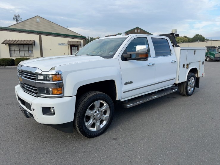 2015-chevrolet-silverado-image-1
