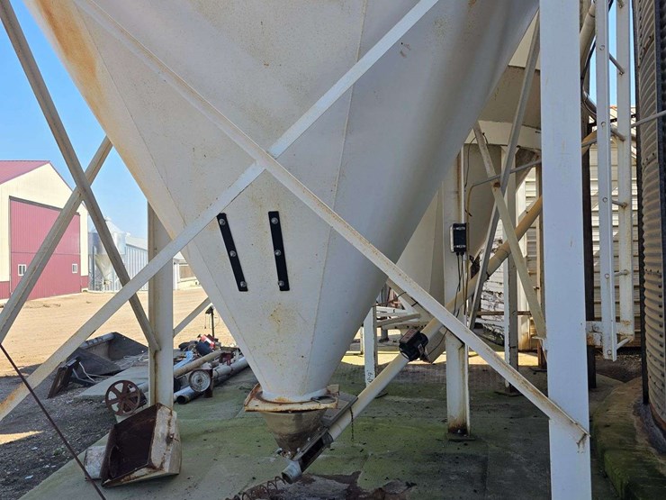 approx-24-ton-bulk-bin,-approx-27’-tall-and-11’-wide-with-bridge-rid-anti-bridge-system,-30’-of-flex-image-6