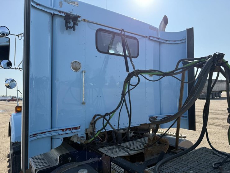 2015-kenworth-t800-image-22