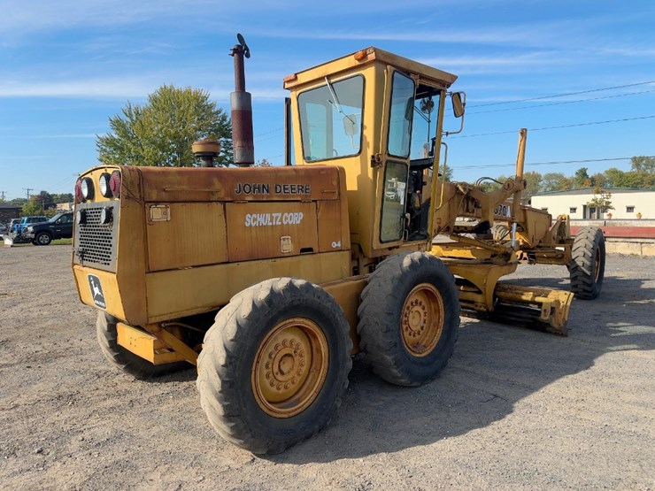 1982-deere-670a-image-6