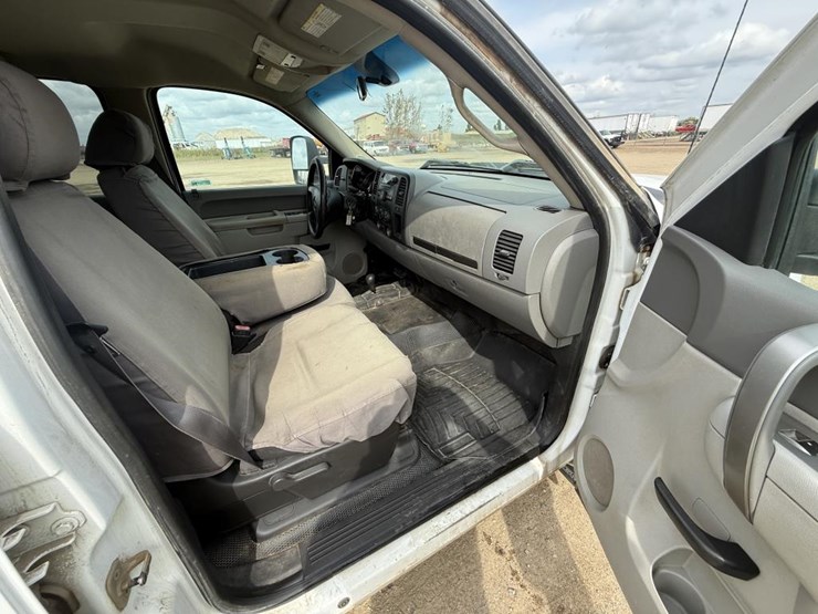 2011-gmc-2500hd-image-53