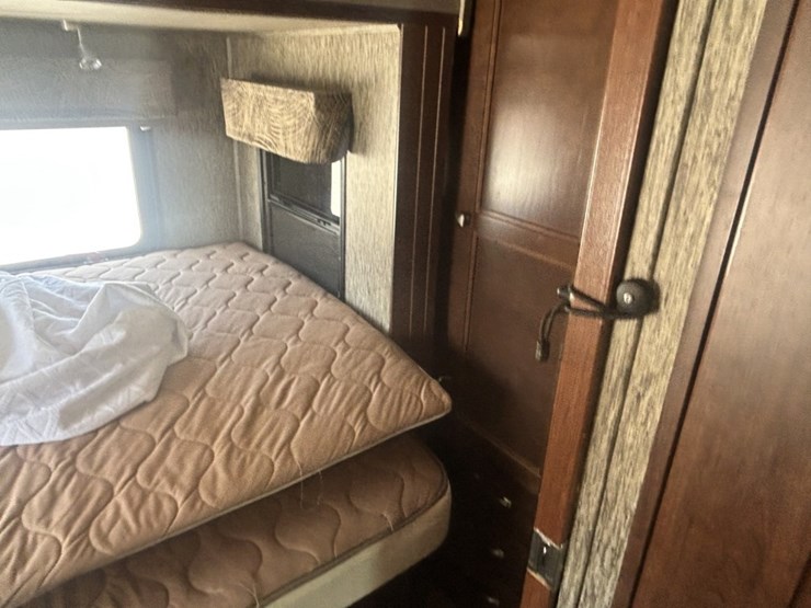 2017-ford-e450-image-56