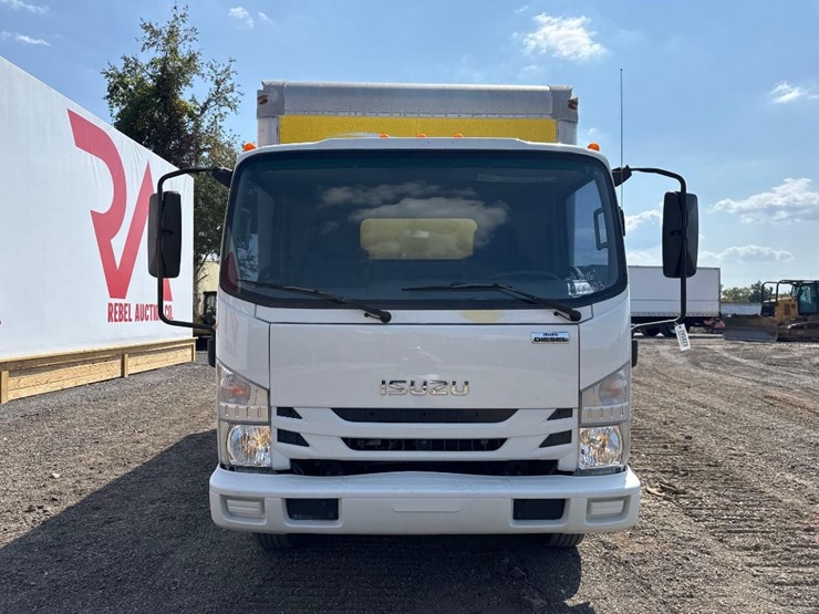 2016-izuzu-nprxd-s/a-box-truck-image-3