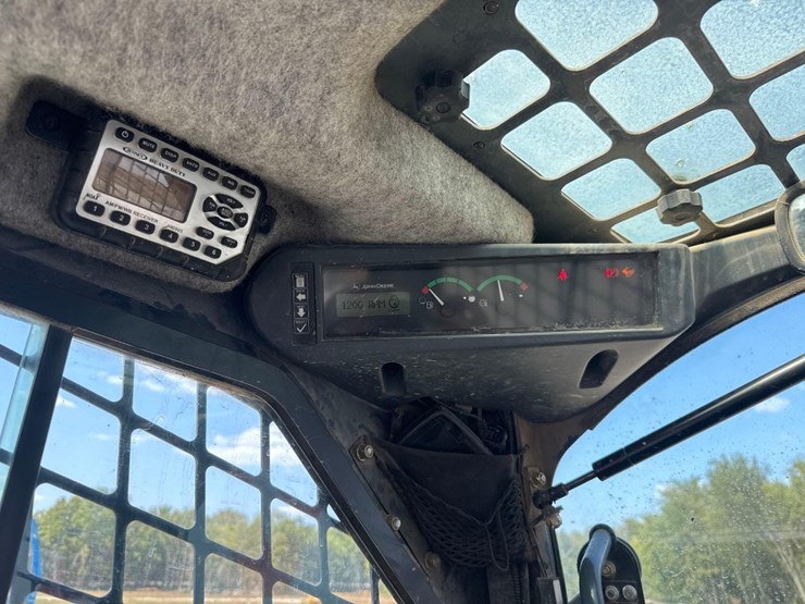 2012-deere-333d-image-28