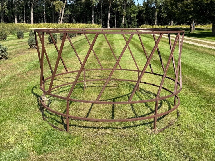 round-bale-feeder,-1”-square-tubing,-54”-tall.-this-item-is-located-in-south-dakota,-therefore-south-image-1