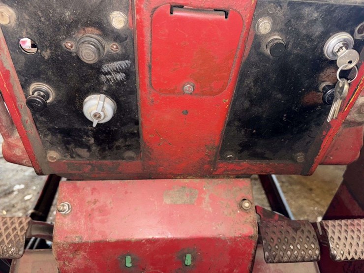 1965-farmall-656-tractor,-open-station,-gas,-nf,-fenders,-15.5-38-rears,-(3)-pair-of-rear-wheel-weig-image-29