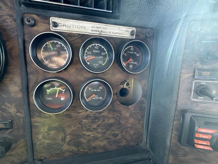 2015-kenworth-t800-image-78