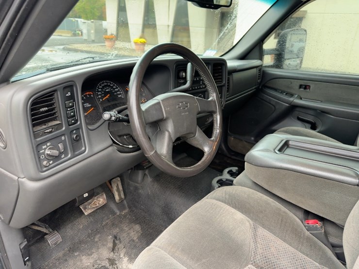 2003-chevrolet-silverado-2500hd-image-16