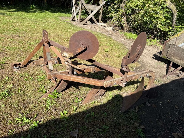 3-bottom-ferguson-plow,-3pt-hookup-image-5