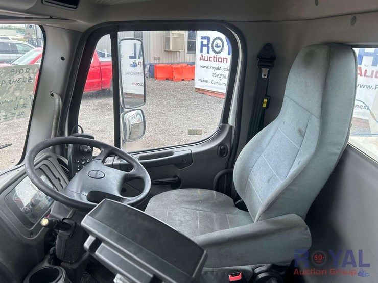 2019-freightliner-m2-106-8.5-cuyd-street-sweeper-truck-image-13