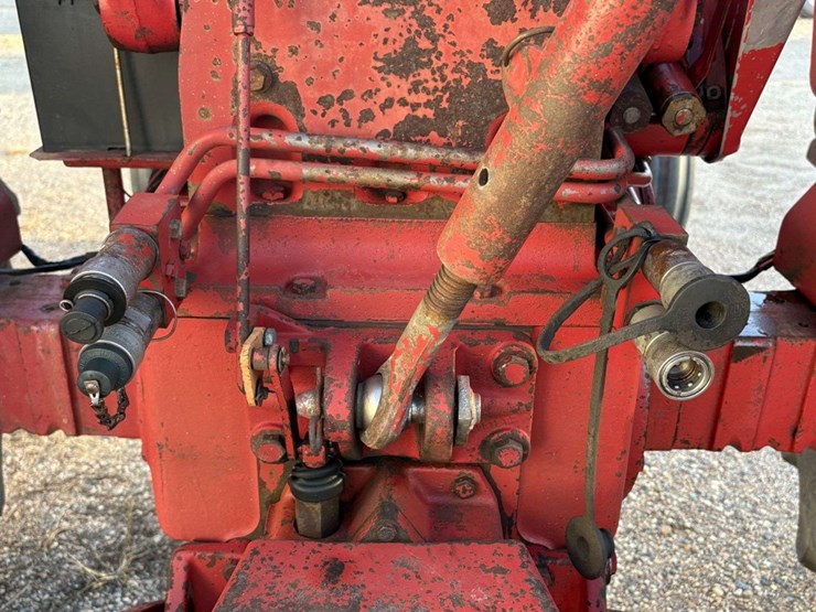 1971-farmall-656-hydro-diesel-tractor,-fenders,-wf,-540-pto,-3pt,-2-hyd,-16.9-38-rears,-7.50-16-fron-image-11