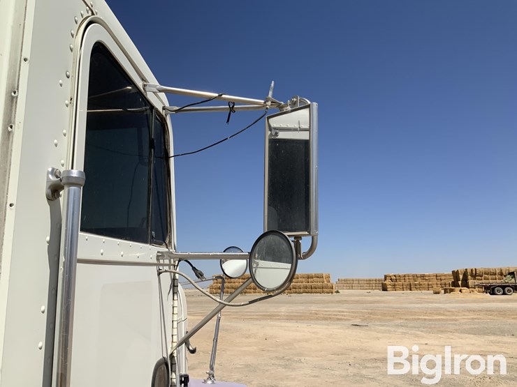 1997-freightliner-fld112-image-15