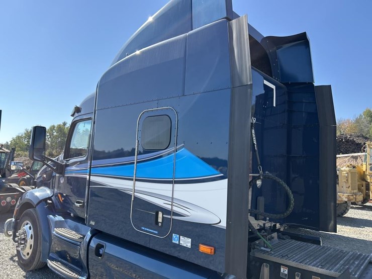 2019-peterbilt-579-image-15