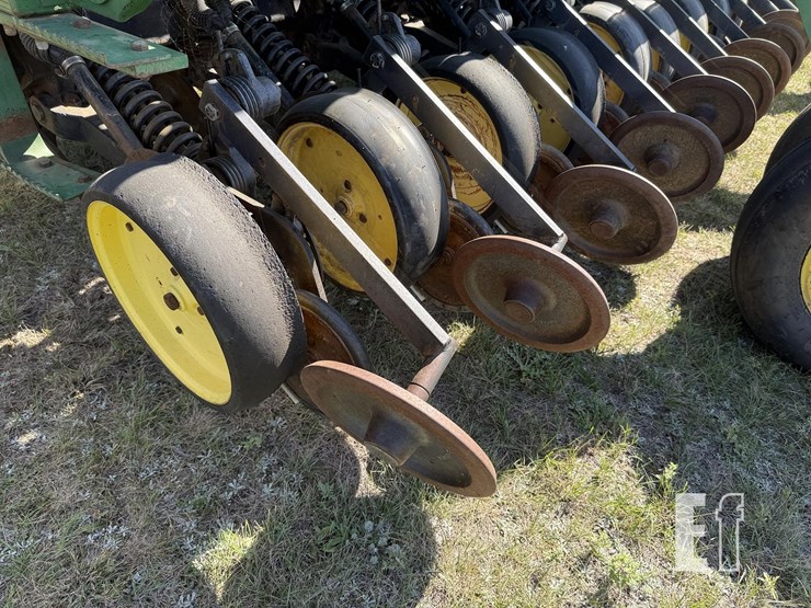 john-deere-750-image-16