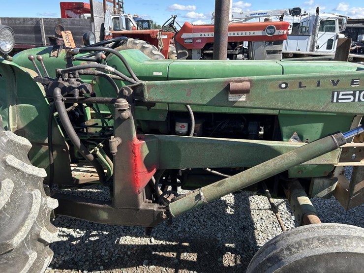 #5217-•-oliver-tractor-w/-loader-image-19