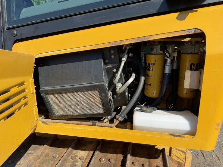 2011-caterpillar-d4k-xl-image-29