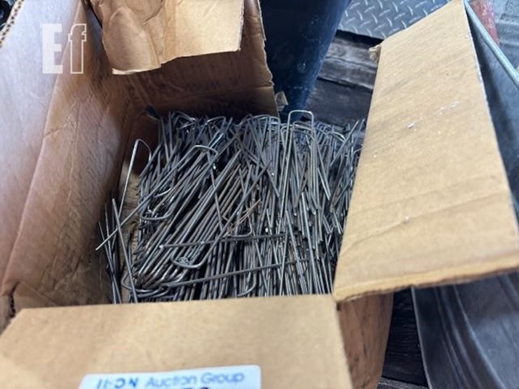 box-of-wire-staples-image-1