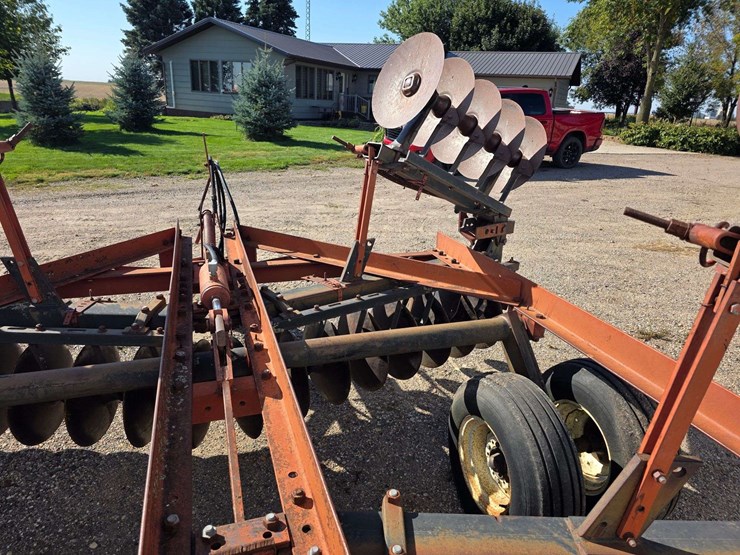 ih-470-tandem-disk,-manual-fold-wings,-9.5l-14-tires-on-6-bolt-rims,-hydraulic-lift,-rear-hitch,-dis-image-28