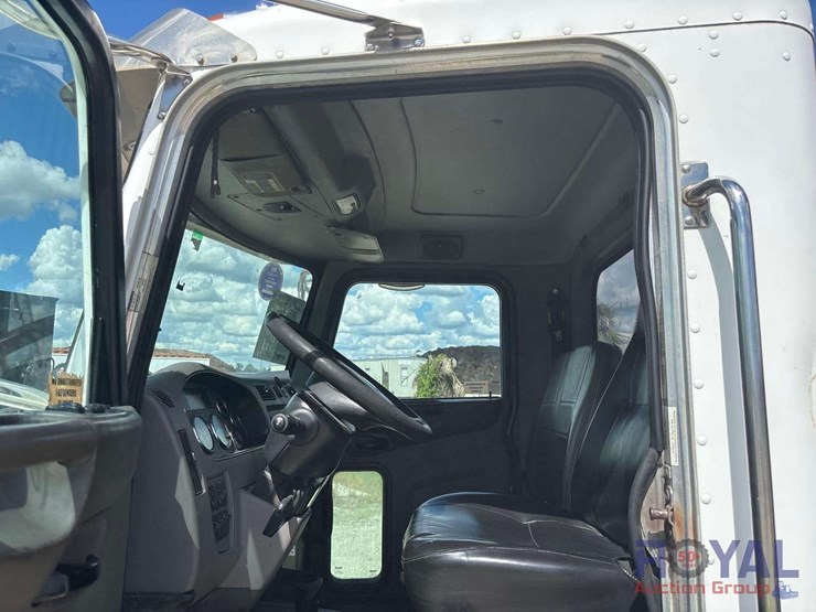 2015-peterbilt-337-image-15