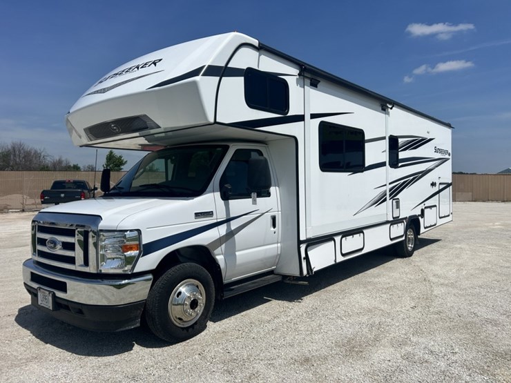 2023-ford-e450-image-1