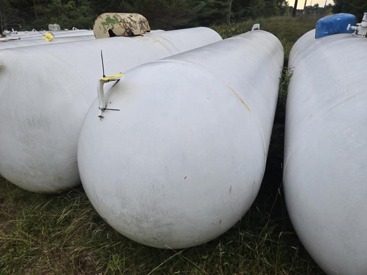 #2838-•-butler-1000-gallon-lp-tank-image-1