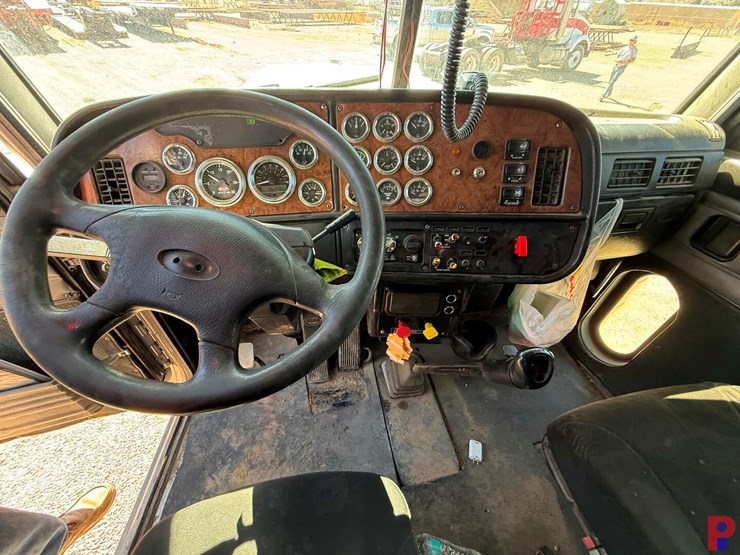 2004-peterbilt-379-image-13