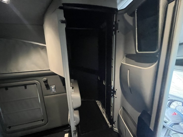 2020-kenworth-t680-image-141