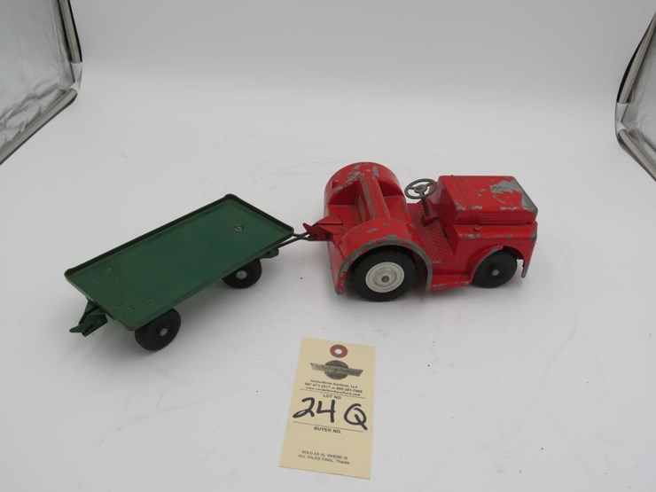doepke-model-toys-tug-and-trailer-set-image-3