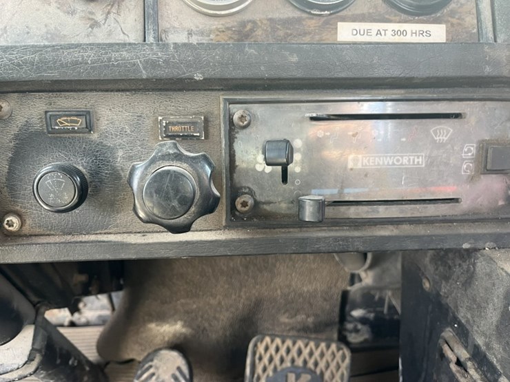 kenworth-w900b-image-45