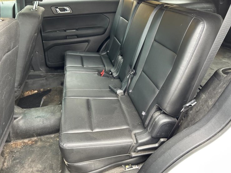 2017-ford-explorer-image-28