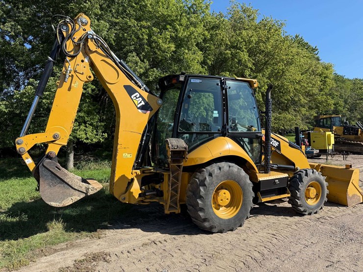 2014-caterpillar-420f-image-5