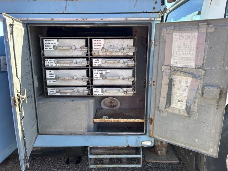 1990-ford-8000-image-44